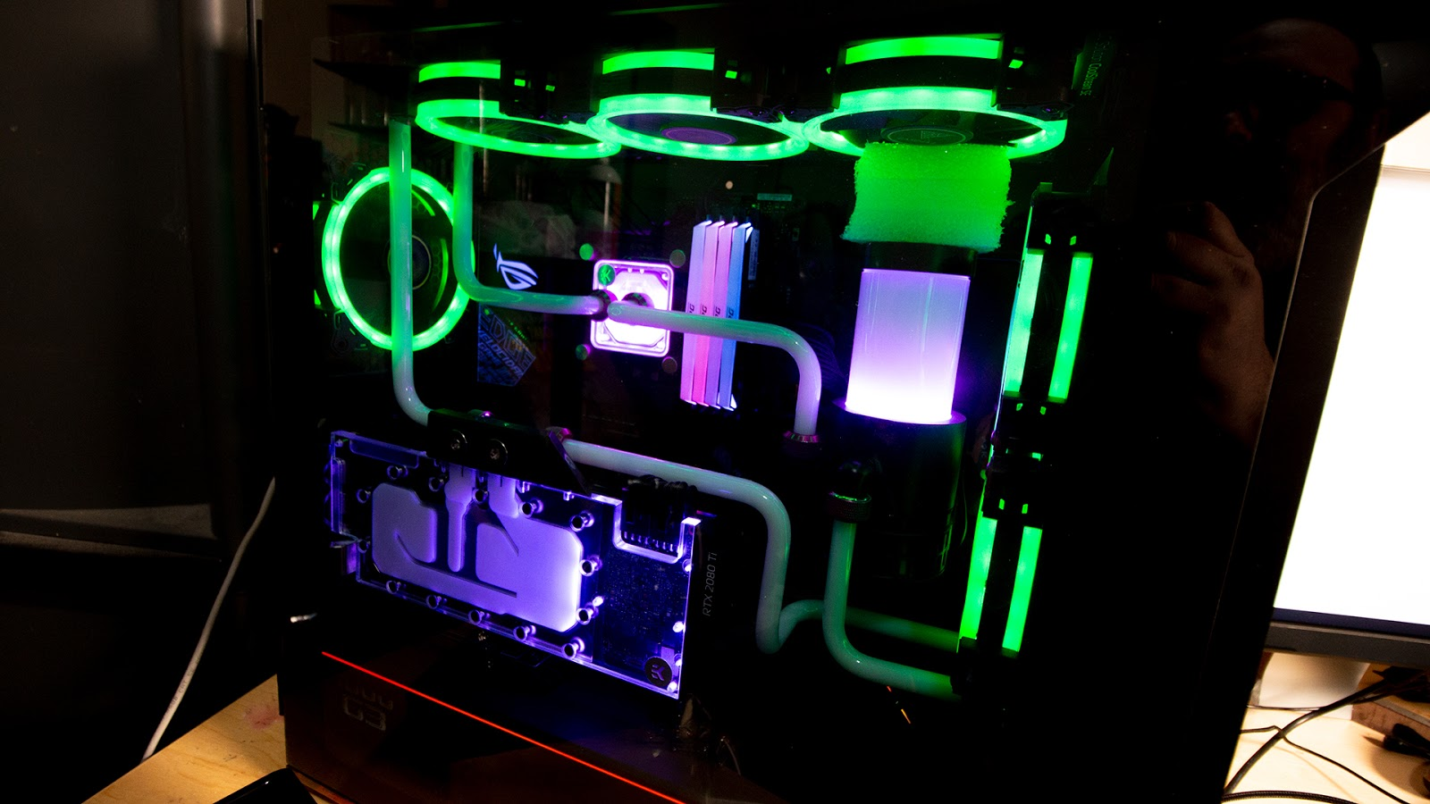 Illustration for article titled Look At This Gosh-Darn Pretty Gaming PC